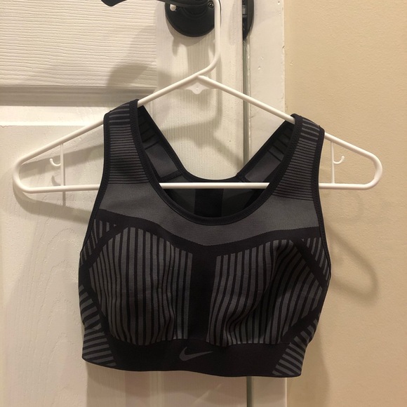 Nike sports bra - Picture 3 of 6